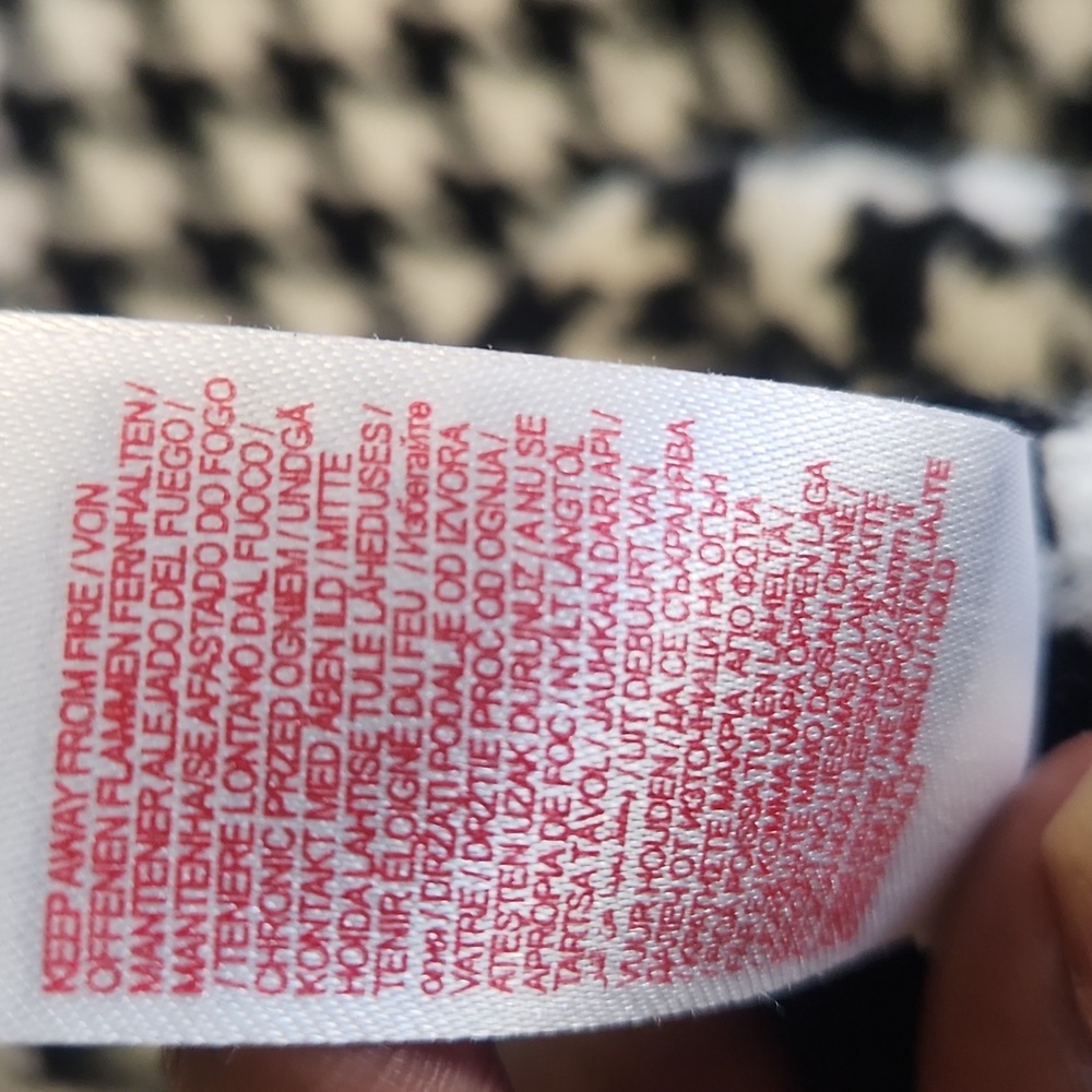 Junarose Black and White Women's Cape - Picture 6 of 6